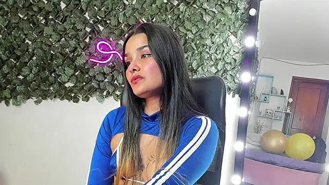 DestinyHills' Live XXX Chat