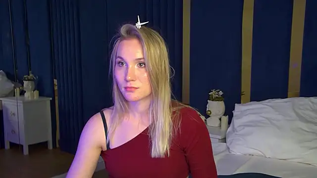 ElaraVoltagen Live XXX chat