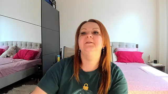 LoraCougarn Live XXX chat