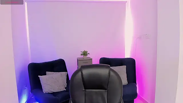 emilly_smith_1's Live XXX Chat