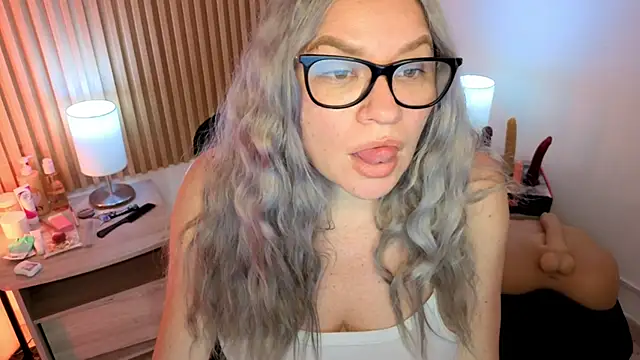 MarianL0ve élő XXX-chatje