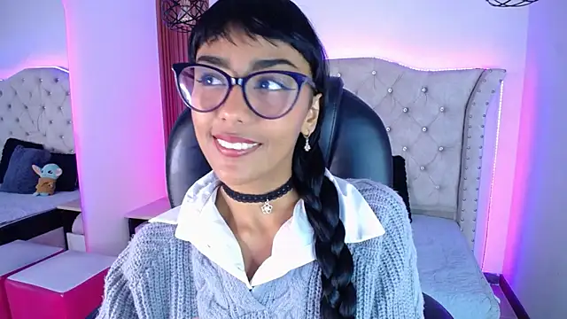Violett_Gardennn Webbikameraesitys