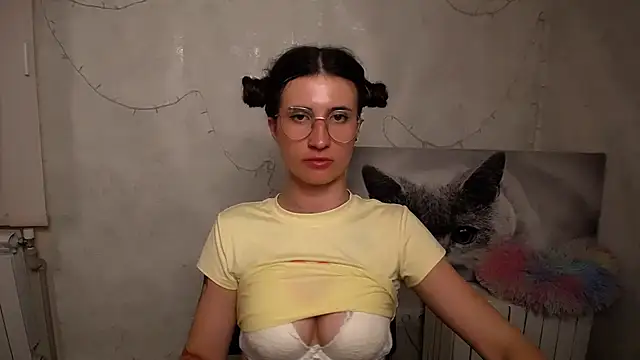 MaryEm976 Adlı Modelin Canlı XXX Sohbeti