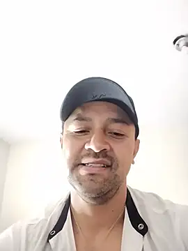 Chat +18 de AlejoMoretti ao vivo