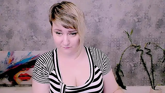 Djullia Chat XXX live