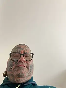 albertogg12 élő XXX-chatje