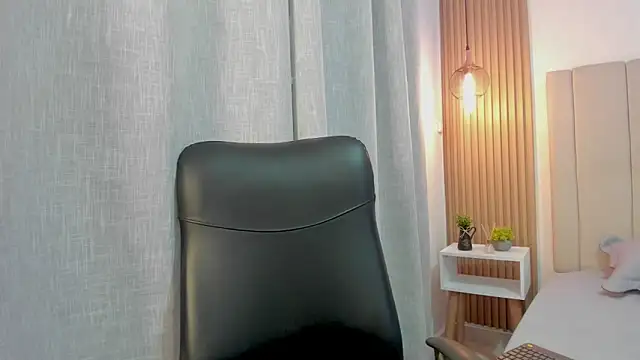 Victoria_Rosee Adlı Modelin Canlı XXX Sohbeti