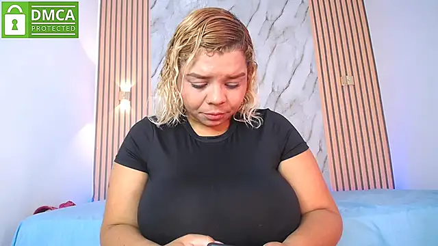 CasieBigtits' Live XXX Chat