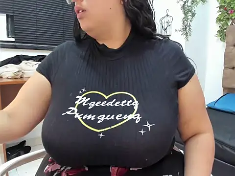 Chat XXX en directo de Candy_Curvyy