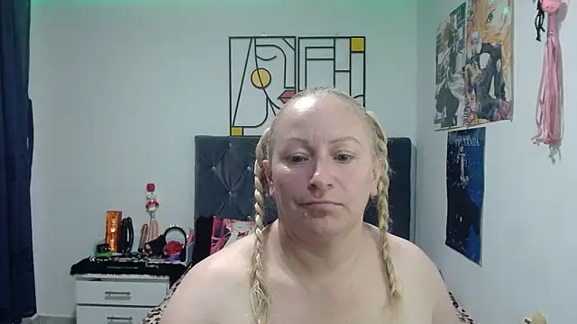 emperabigbootybigass' Live XXX Chat
