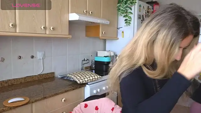 Lunamix Adlı Modelin Canlı XXX Sohbeti
