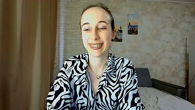 Anika_bloom Show in webcam