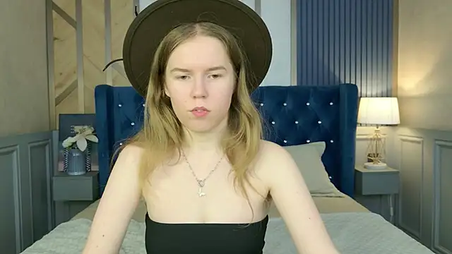 Chat +18 de Alida_Brice ao vivo