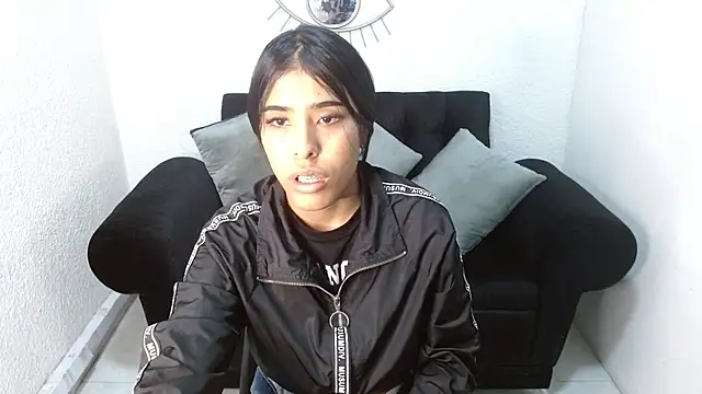 Webkamerová show naomyfuckhard