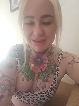 Pokazy przed kamerką – emobarbiedoll