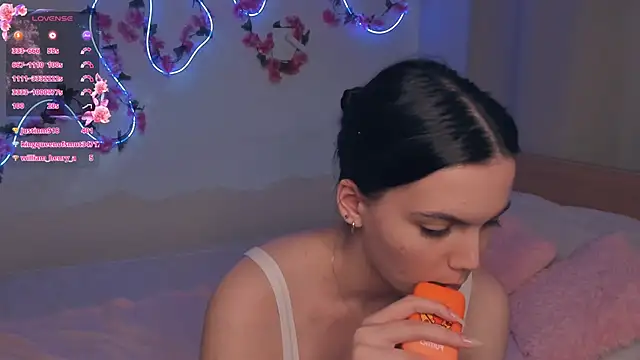JuliannPaysour's Live XXX Chat