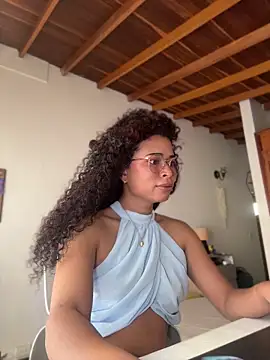 Chat +18 de GabriSaenz ao vivo