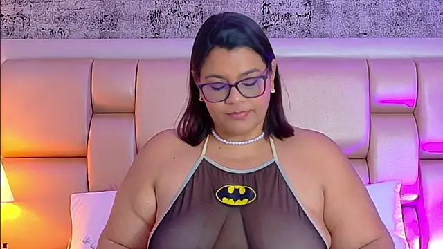 SelennaCooper: διαδικτυακό σόου στην κάμερα