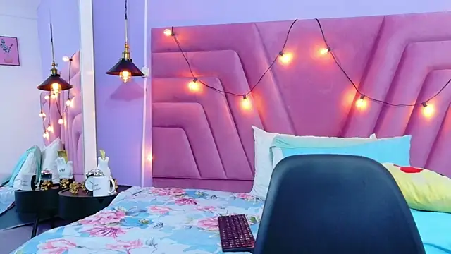 NaughtyyMommyyy – webcam-show
