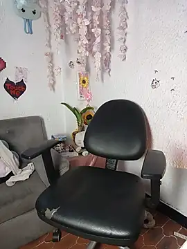 Kuutar Show in webcam