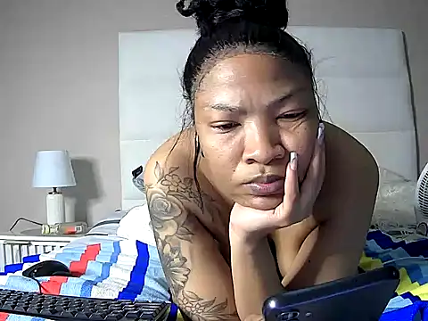 Czat XXX na żywo – SexyPettiteDonna