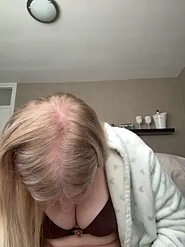 Chloemillerrxx webcam show