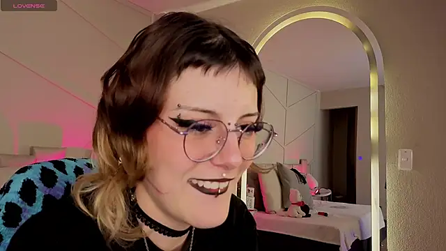 Rossiee_huntt Adlı Modelin Canlı XXX Sohbeti