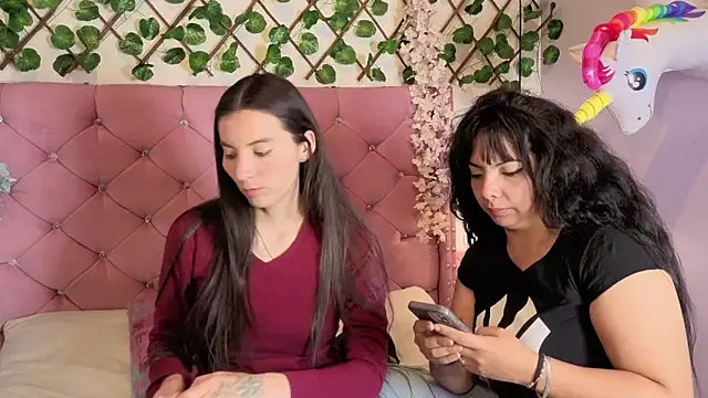 Valkiria-and-Dione Live XXX-Chat