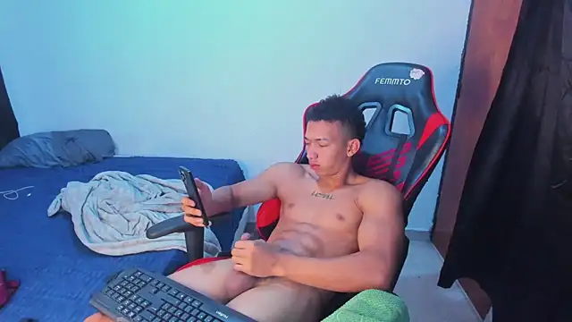 JuanchiT66 Adlı Modelin Web Kamerası Şovu