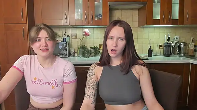 Show modela HotCaramellsTV na web-kameri