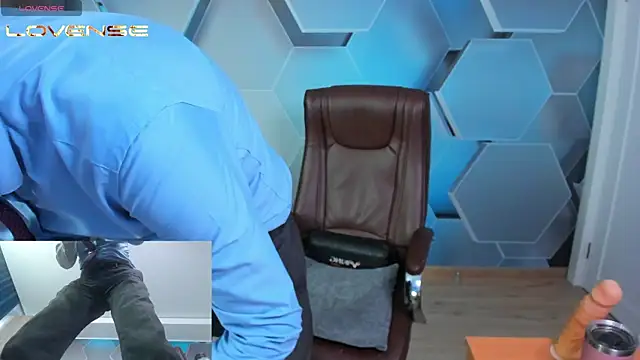 Онлайн чат XXX SteveTiger