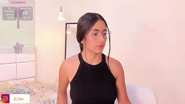 your_khloe Adlı Modelin Canlı XXX Sohbeti