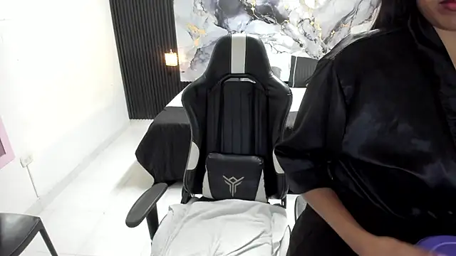Ivy_16's Live XXX Chat