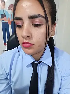 Chat +18 de MAYE__13 ao vivo