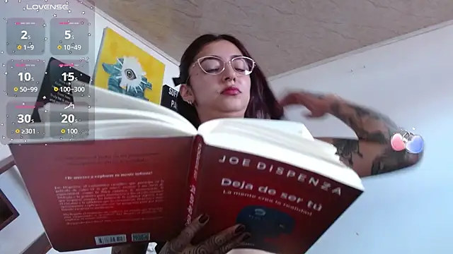 ZoeBakers_'s Live XXX Chat