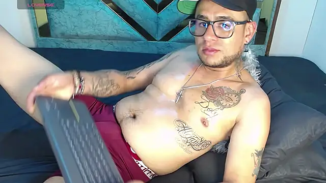 Show modela Nickk_21_ na web-kameri