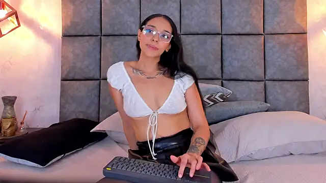 Roseaurora live XXX chat