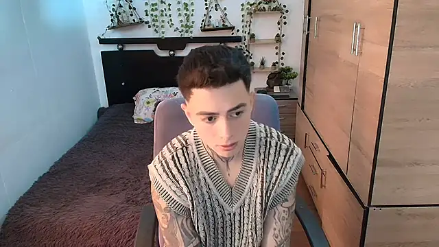 santii_ss' Live XXX Chat