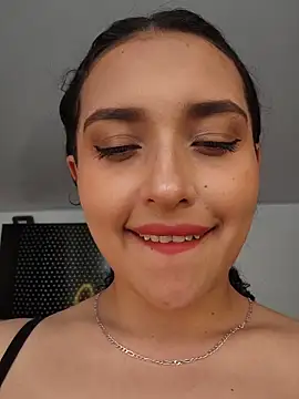 Lucy_Marin 라이브 XXX 채팅