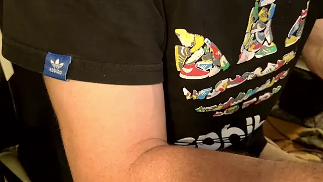 BrokenWithoutCare's Live XXX Chat