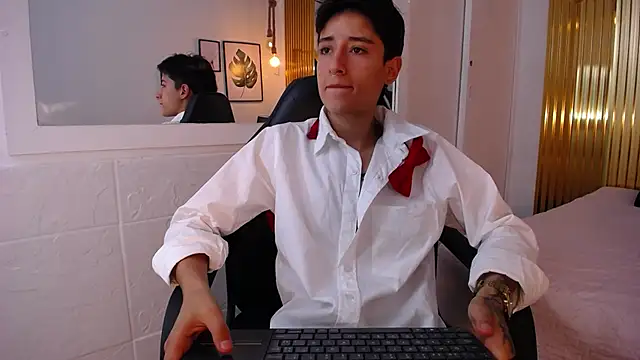 mathews_04 Show Webcam