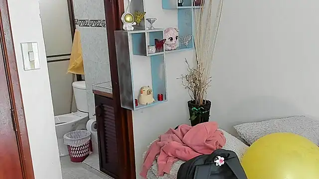 DestinyHills – Naživo XXX chat