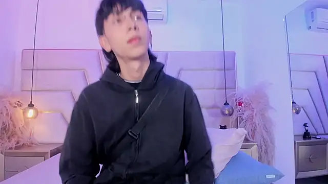 Milan_LewisS Chat XXX live