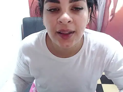 غرفة دردشة Laura_hottt المباشرة