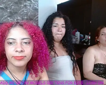 LITTLEKITTY19's Live XXX Chat
