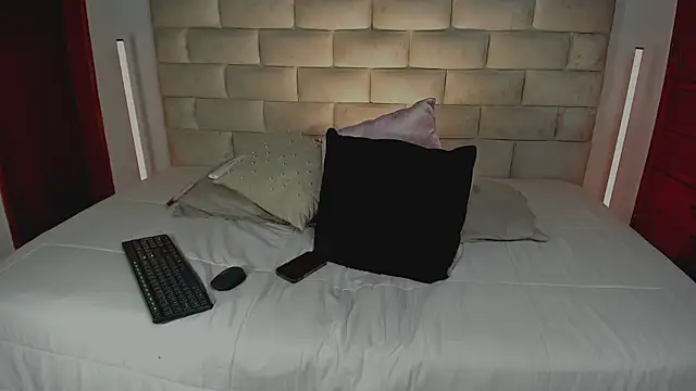XXX chat uživo modela HollyGrey_