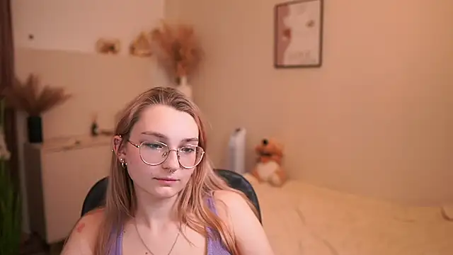 Sophielux18's Webcam Show