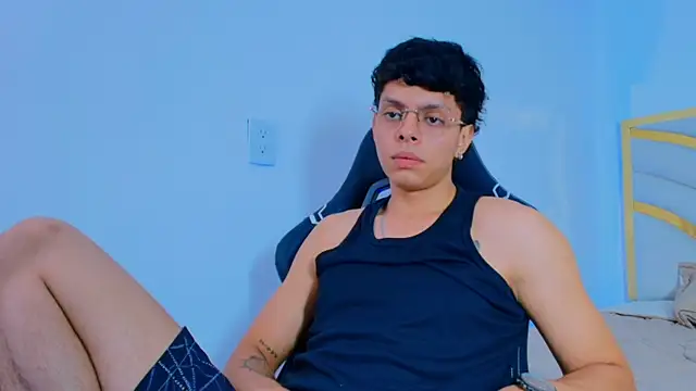 Milo_Storm Chat XXX live