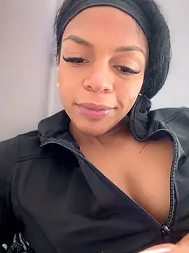 Charly_ Show in webcam