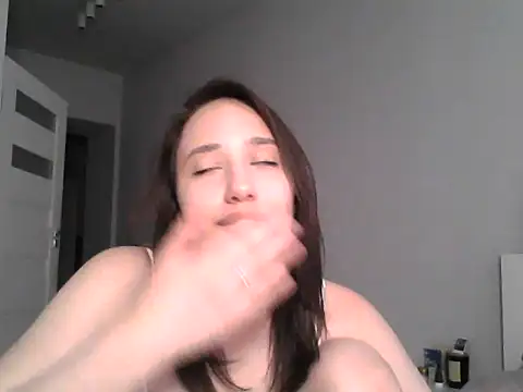 DarkMirel Show in webcam